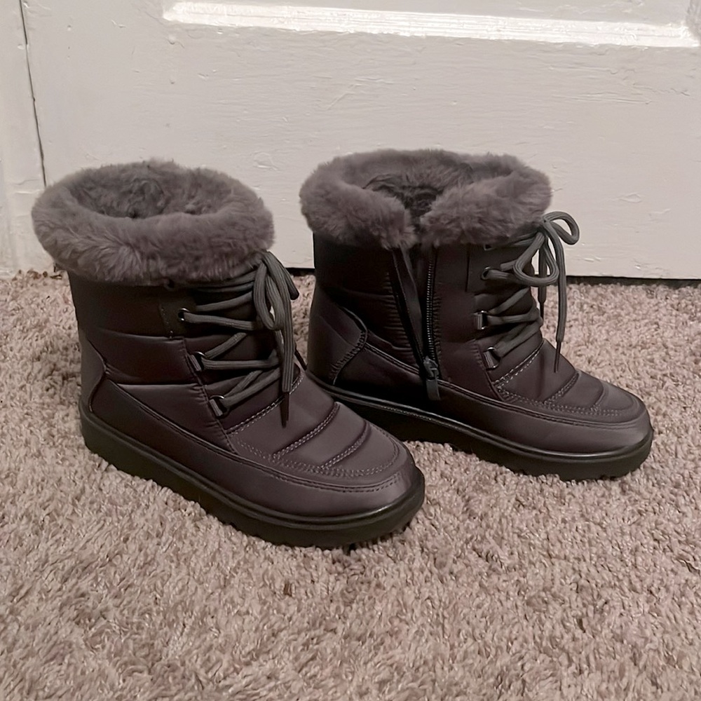 Lucky Top kid winter boots with faux fur (fairly new)